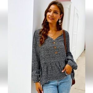 Black with White Long Sleeve Floral Peplum Blouse Size Small NWOT